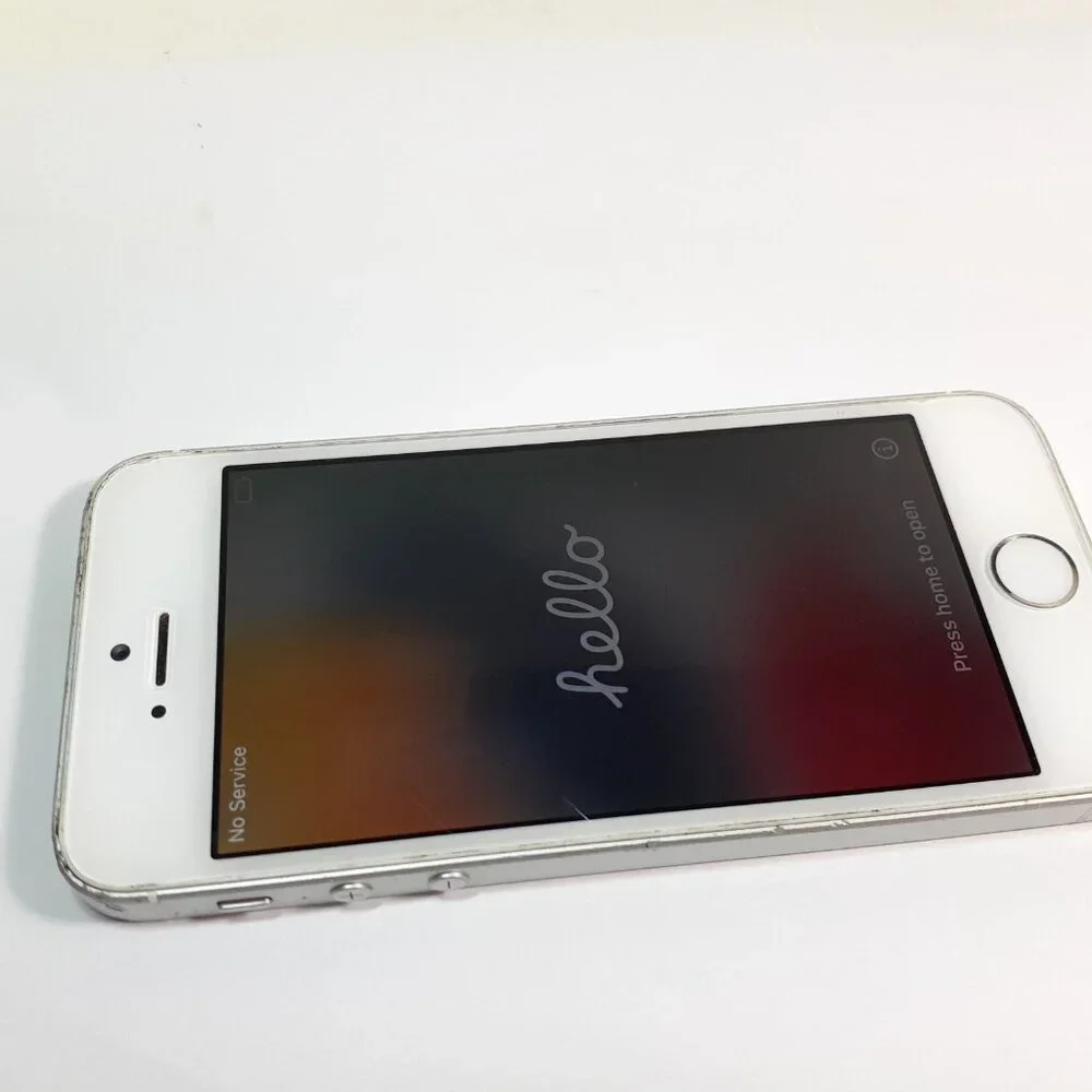 Apple iPhone SE 1st Generation (A1662 [WHITE-SILVER)-(Selling For parts only)